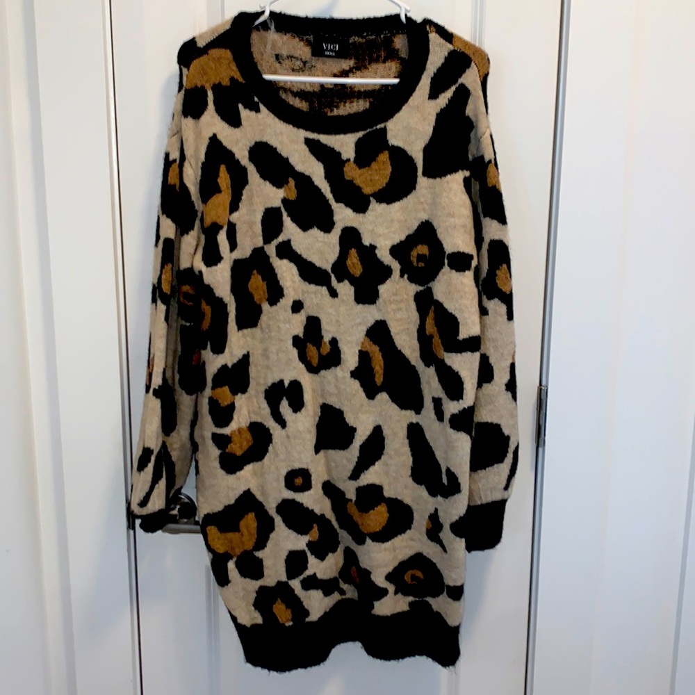 Vici Size S New without tags oversized leopard sweater dress